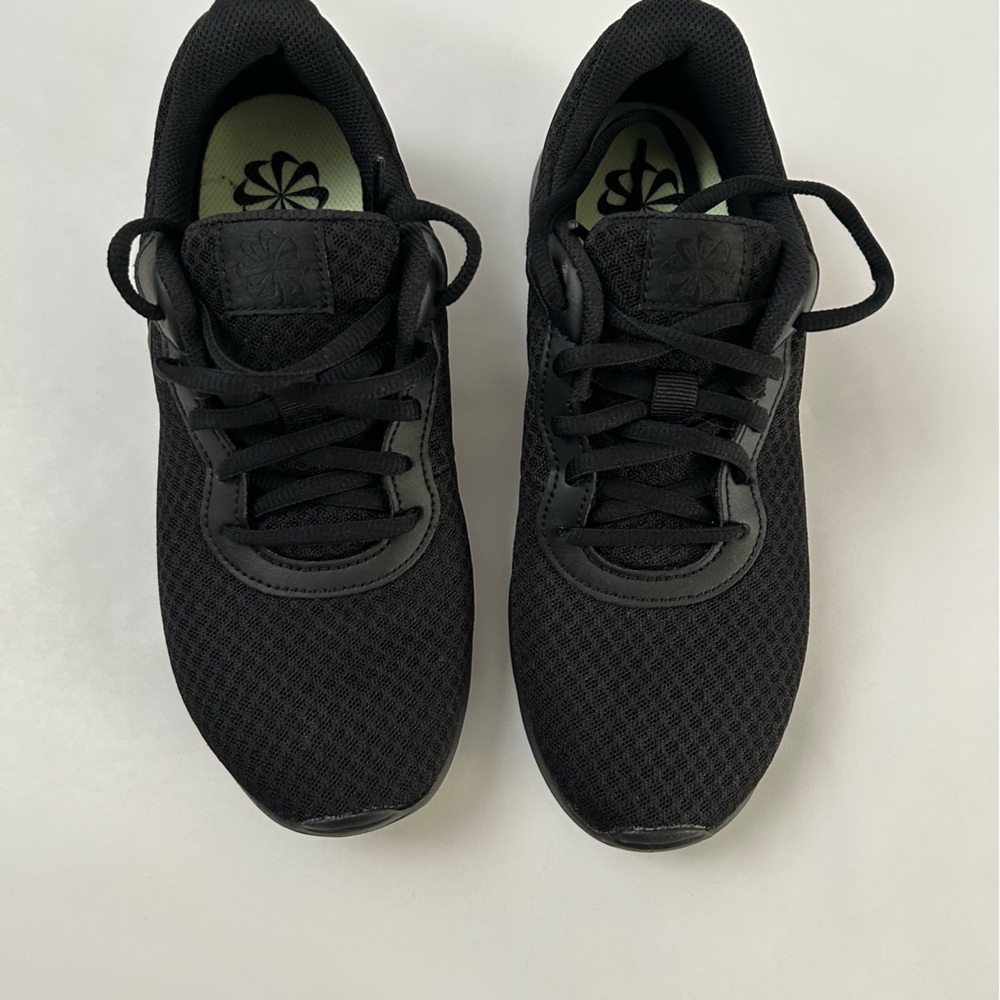 Nike Tanjun Women shoe